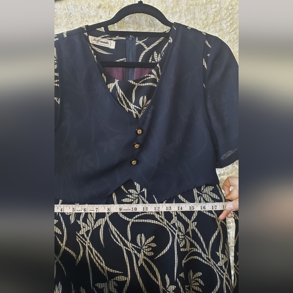 Vintage midi dress with built in vest and waist tie. Navy with cream floral med - Picture 12 of 12